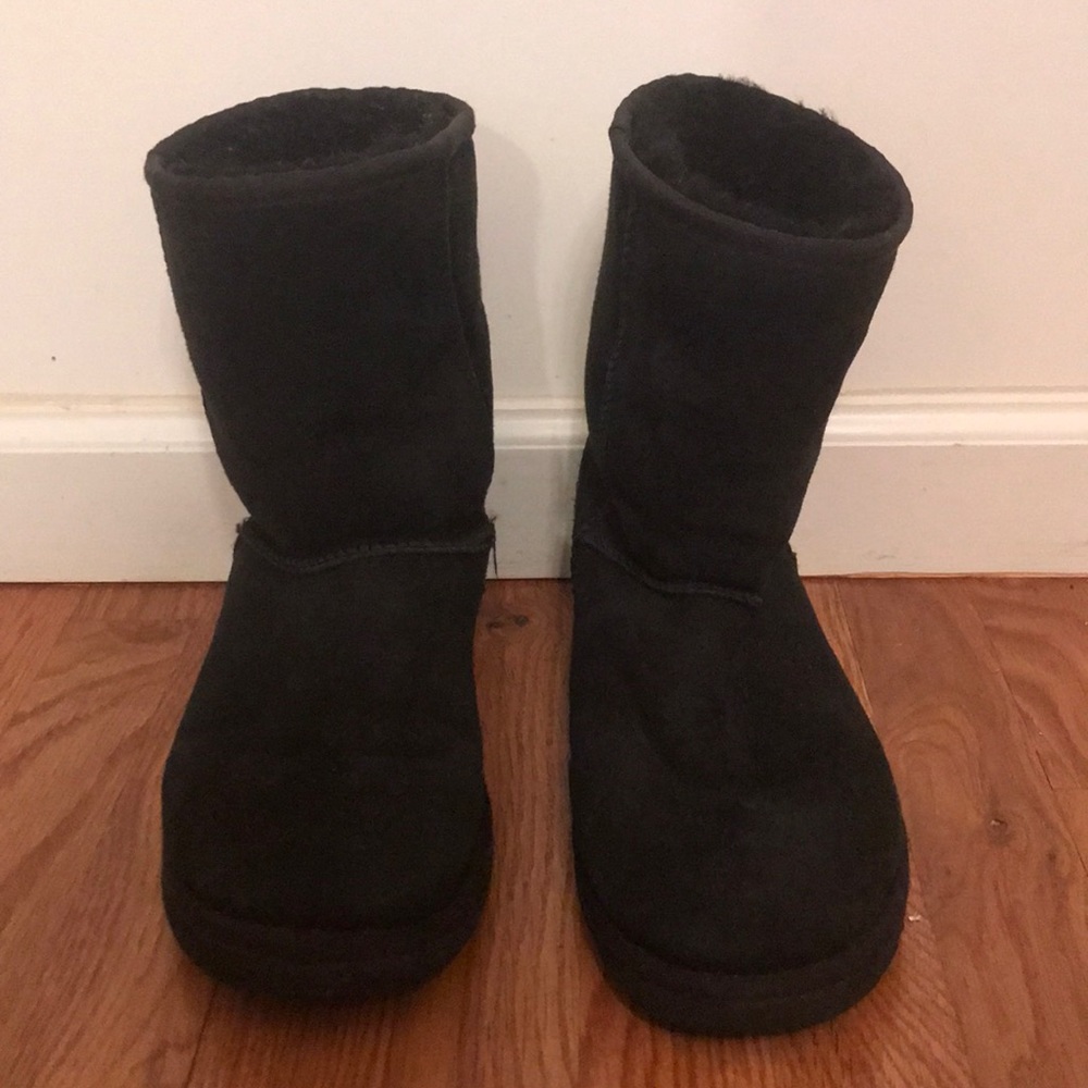 Black Ugg boots